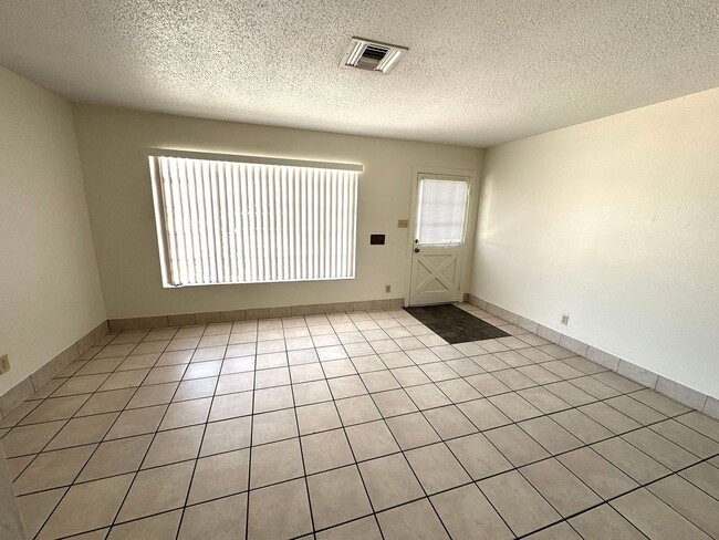 Building Photo - Charming Scottsdale 2 Bedroom,  1 Bath Hom...