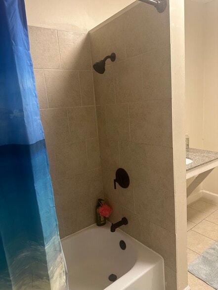 Shower - 4653 Bryant Ave N