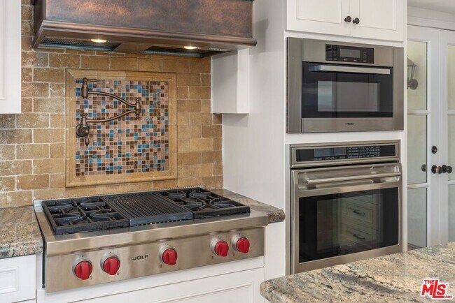 Building Photo - 1024 25th St