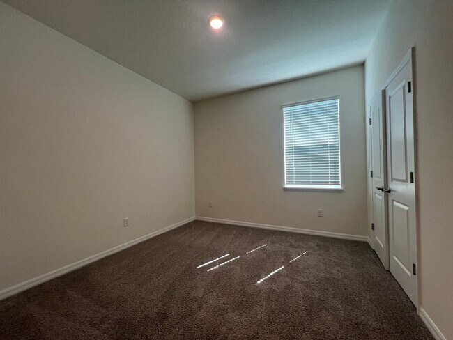 Building Photo - BEAUTIFUL New Build!! 4 bed/2bath House in...