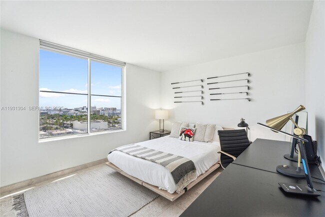 Building Photo - 1900 Sunset Harbour Dr