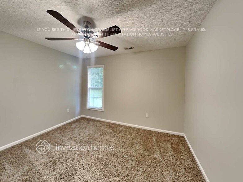 Building Photo - 321 Tamarack Dr