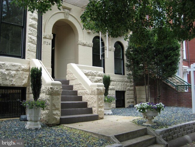 Building Photo - 1724 20th St NW