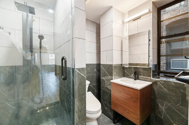 Building Photo - 437 W 46th St