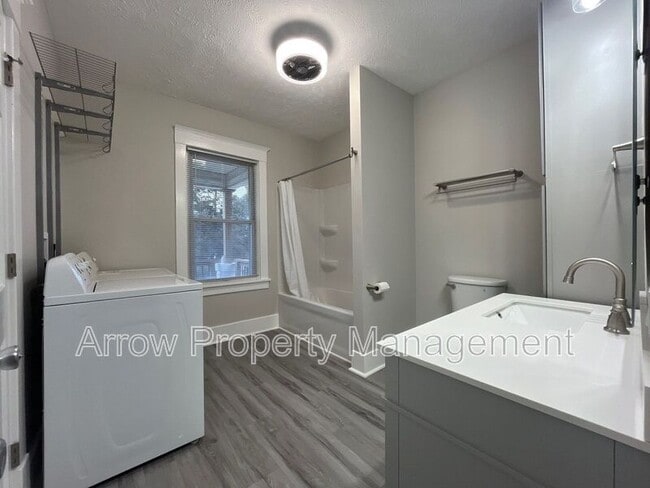 Building Photo - 1201 Charleston St