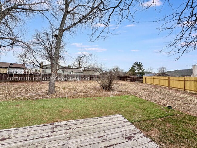 Building Photo - 3 Bed/2 Bath Home with Garage & Fenced Yard