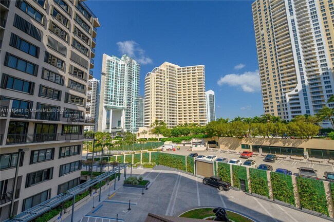 Building Photo - 540 Brickell Key Dr