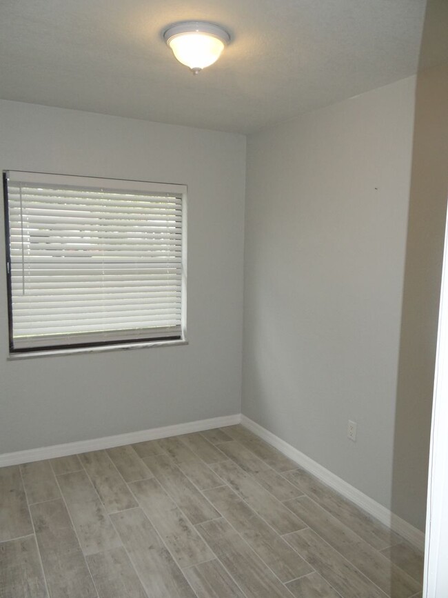 Building Photo - 3bed/2.5 bath in Seminole Heights - comple...