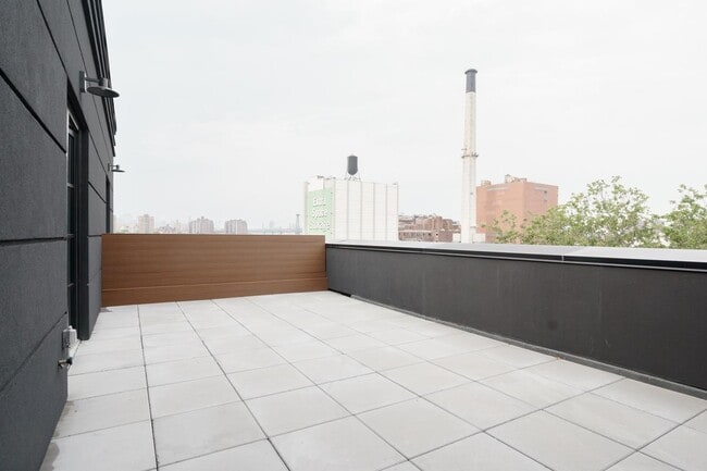 Building Photo - 251 Front St