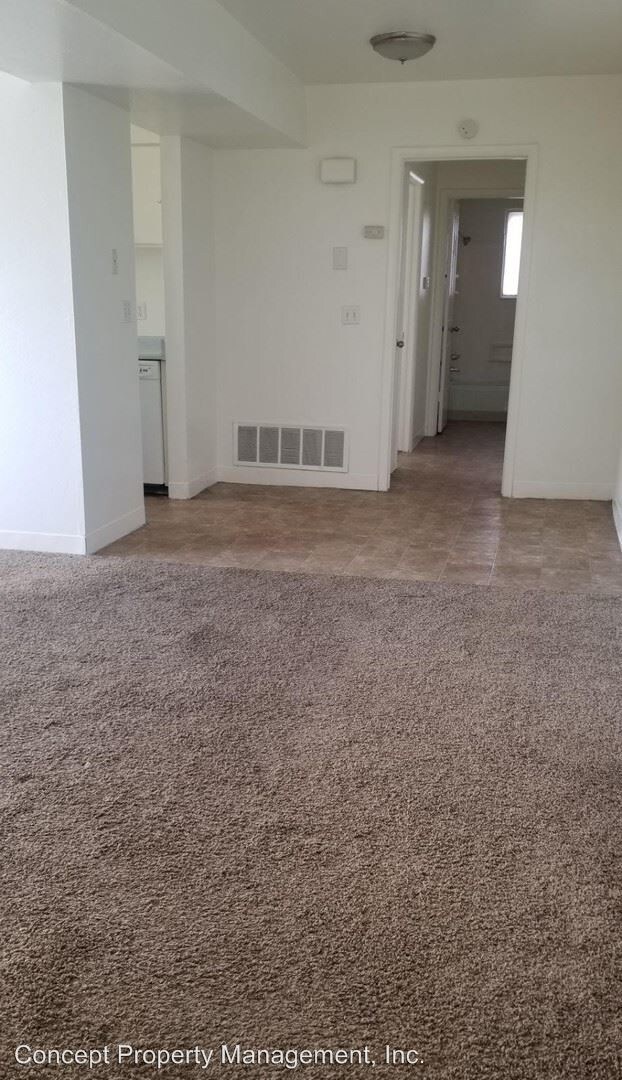 Building Photo - 435 E Warnock Ave