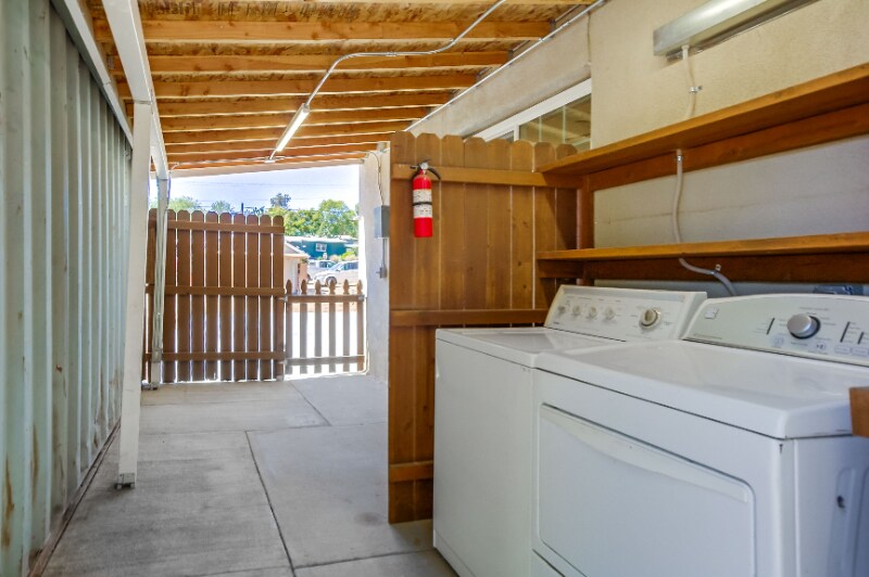 Building Photo - 9177 Creekford Dr