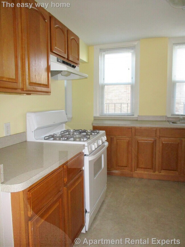 Building Photo - 2 Central St