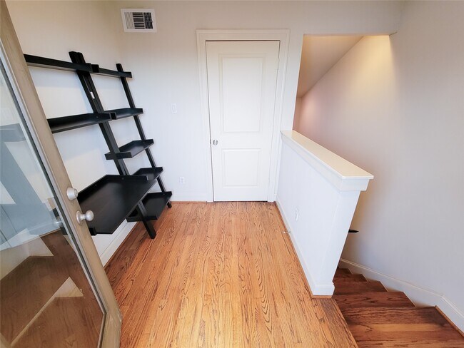 Building Photo - 1602 White St