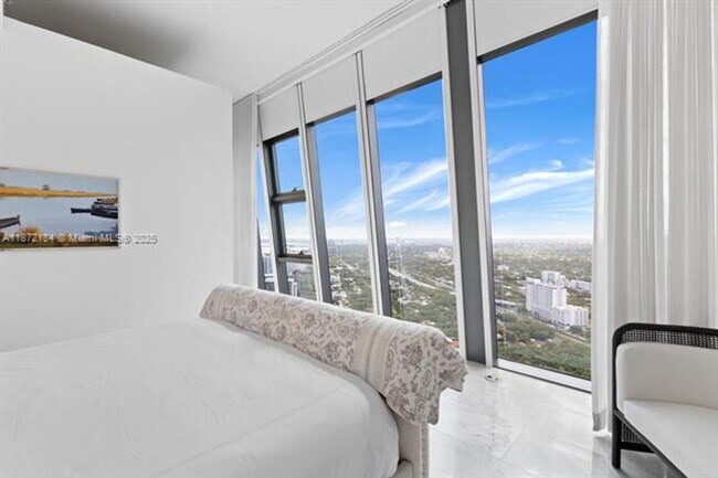 Building Photo - 1451 Brickell Ave