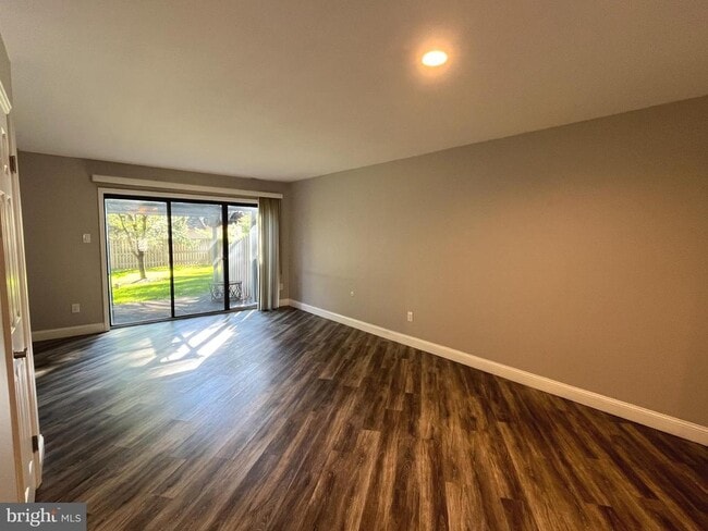 Building Photo - 42 Landmark Dr