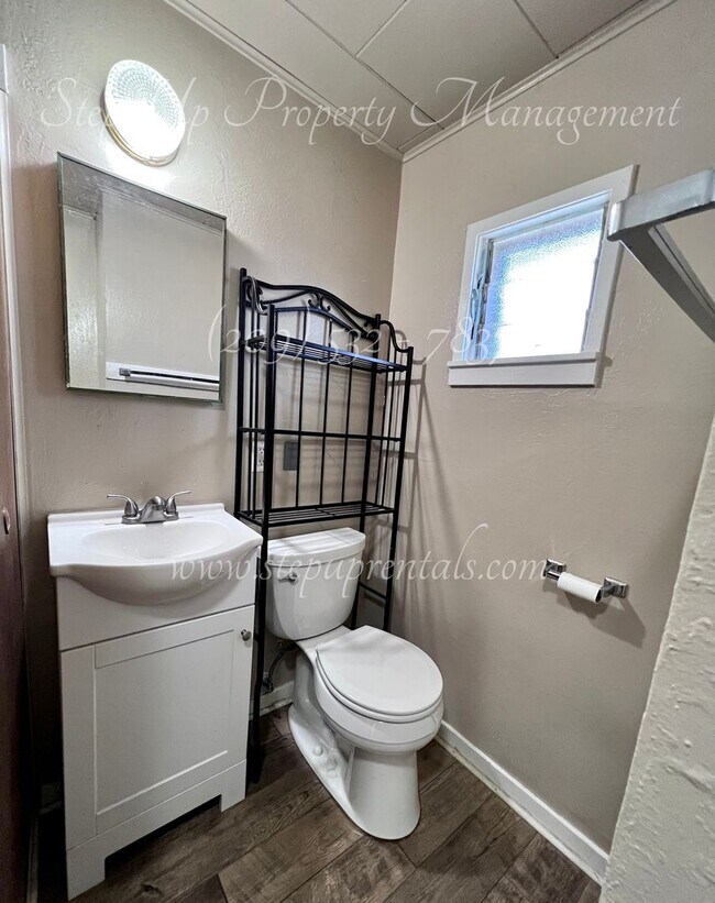 Building Photo - Studio Apartment In The Heart Of Downtown Sonora!