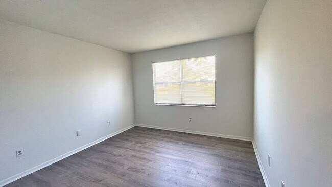 Building Photo - Island Condo Living!