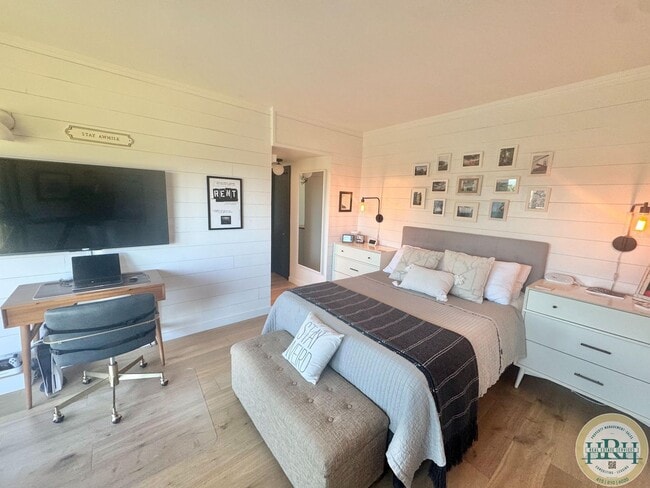 Building Photo - Tranquil & Sun Drenched 3BR|3BR in Heart o...