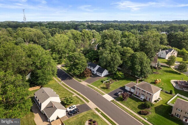 Building Photo - 480 Yale Dr