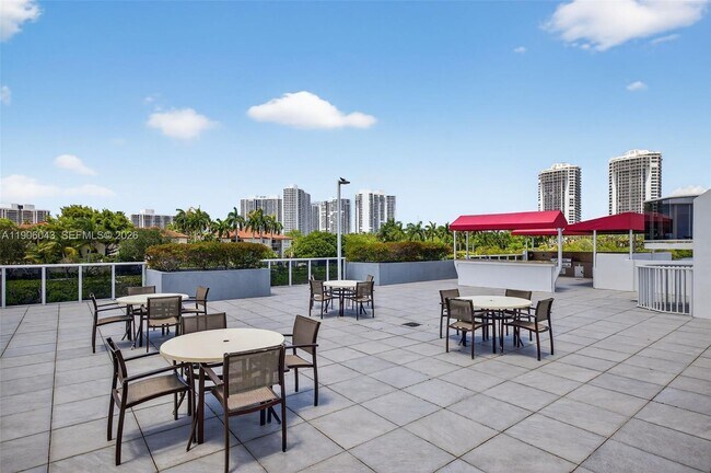 Building Photo - 3675 N Country Club Dr