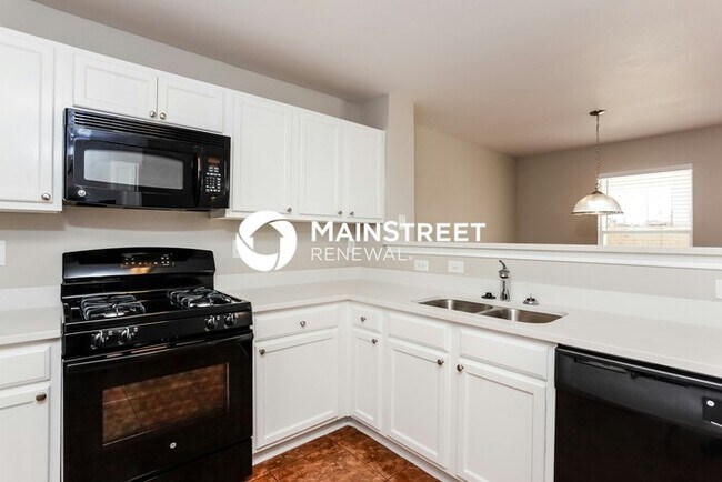 Building Photo - 4 Bedroom Pet-Friendly Home in San Antonio, TX with Main Street Renewal