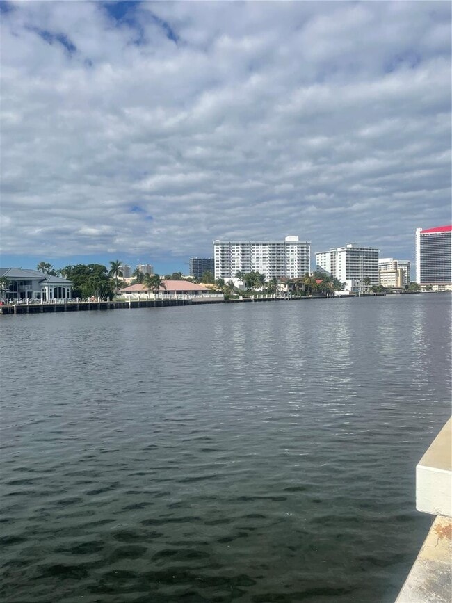 Building Photo - 2049 S Ocean Dr