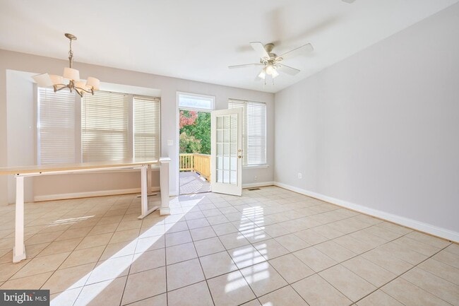 Building Photo - 685 Springhouse Square SE