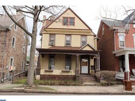 Building Photo - 35 Walnut St