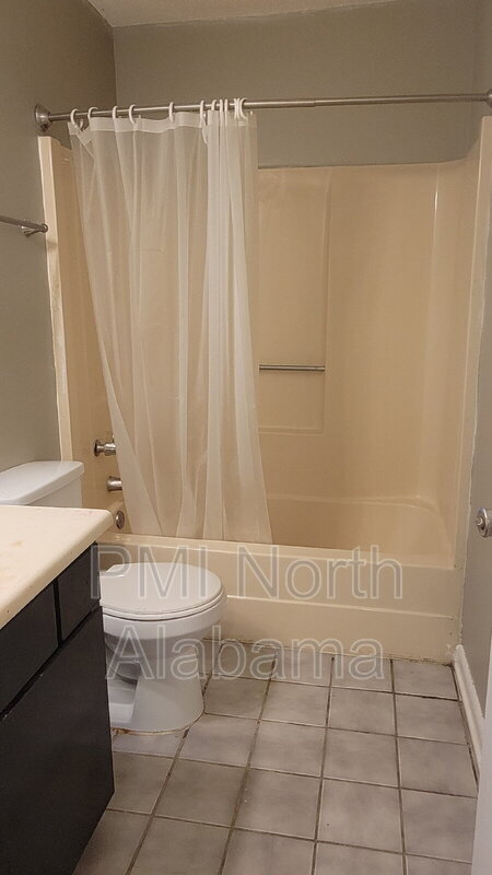 Building Photo - 4423 Bonnell Dr