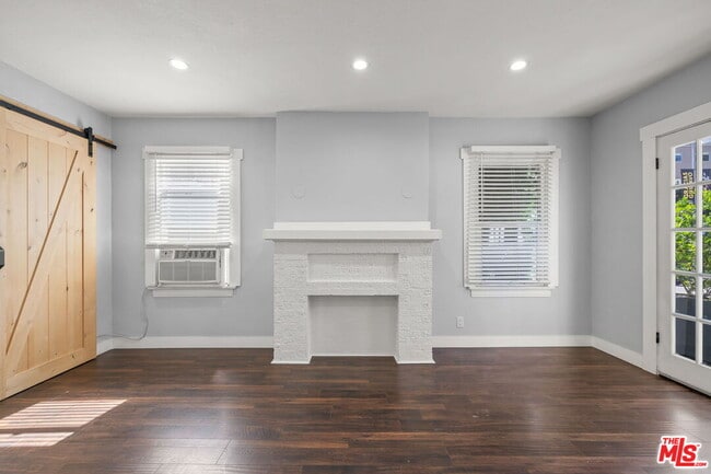 Building Photo - 1754 N La Brea Ave