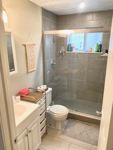 Bathroom - 1750 Cleneay Ave