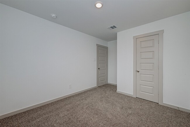 Building Photo - 1203 Hyde Lk Ln