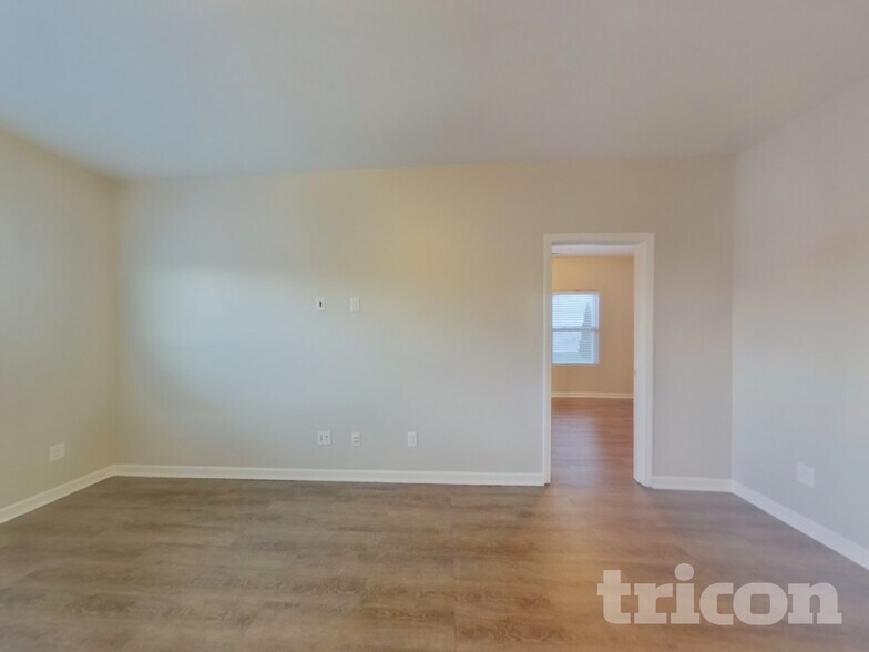 Building Photo - 3313 Pikes Peak Dr