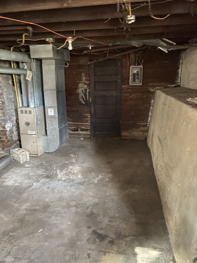 Building Photo - 3 br, 1 bath House - 2012 West Garden Street