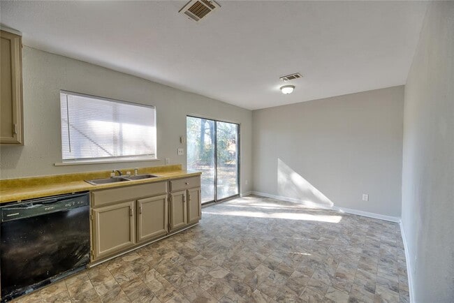 Building Photo - 160 Beeson Ave