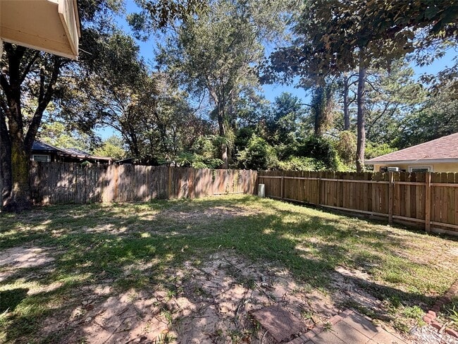 Building Photo - 3815 Maple Dr