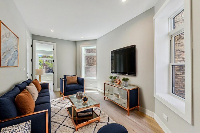 Building Photo - 2818 W Fletcher St