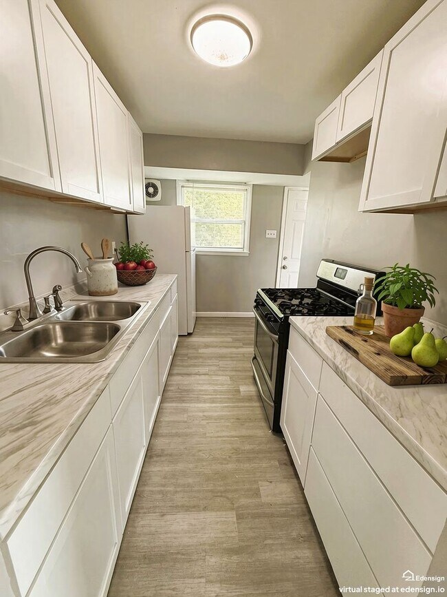 Building Photo - 323 Shepley Dr