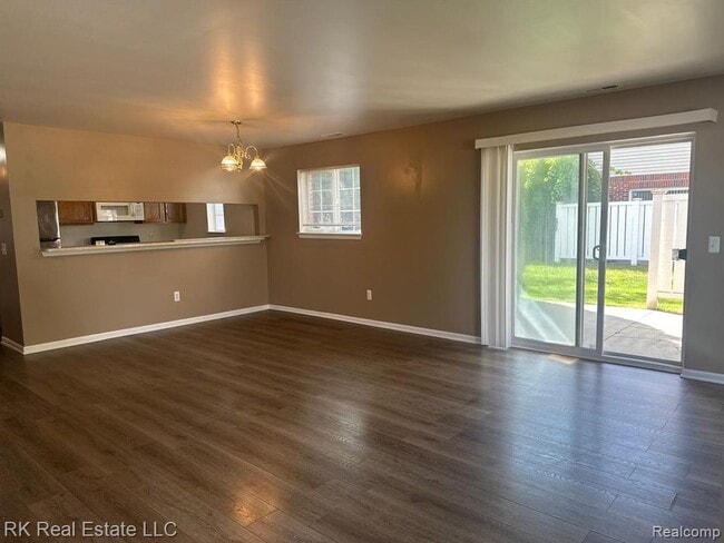 Building Photo - 3581 Reeves Dr