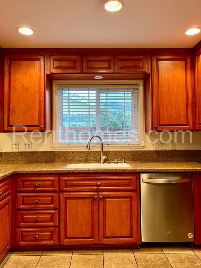 Building Photo - 4544 Jutland Dr