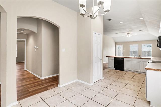 Building Photo - 633 Horn St