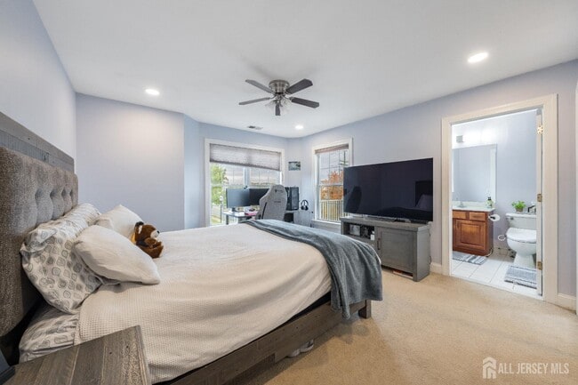 Building Photo - 2 Spinnaker Dr