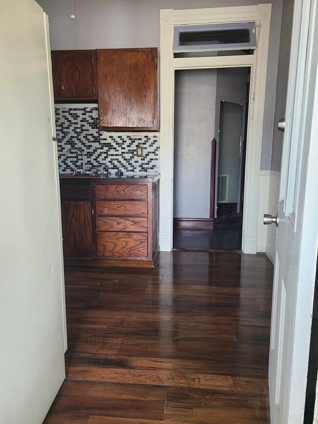 Building Photo - 3 Bedroom 1 Bathroom Duplex