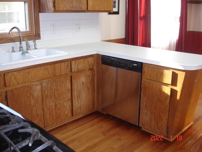 Building Photo - 7854 W Cahill Terrace