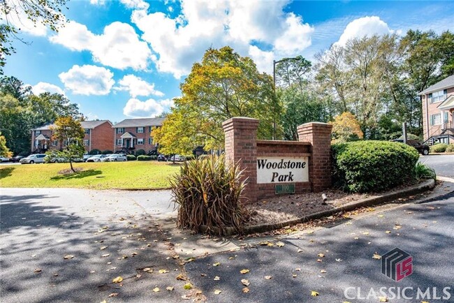 Building Photo - Perfectly Placed Condo Near UGA | 2 BEDROO...