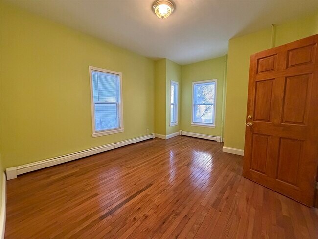 Building Photo - 150 Orange St