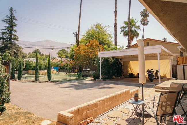 Building Photo - 624 W Mariposa St