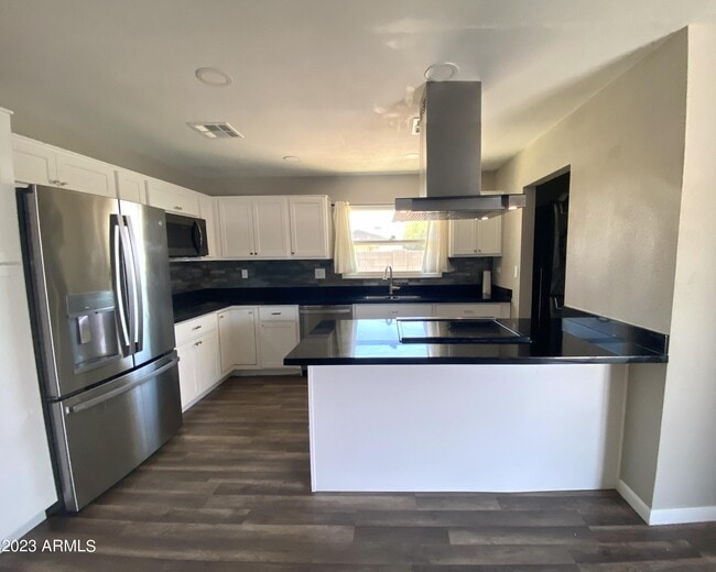 Building Photo - 4627 W Rose Ln