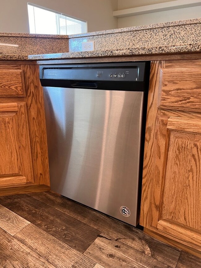 Building Photo - ~~Newer 3 BEDROOM Fernley Home~~