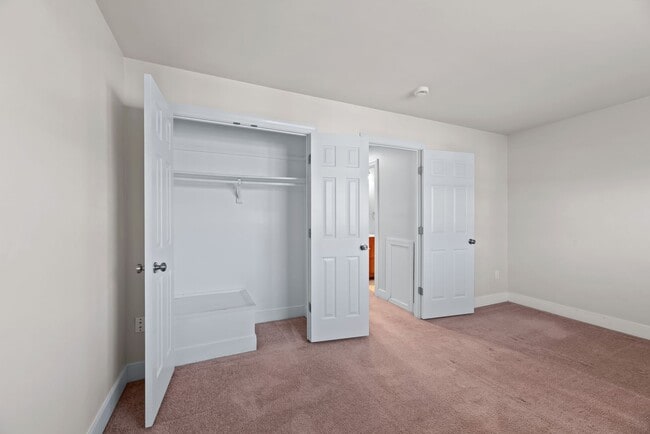 Building Photo - 2 bed Townhome in Annapolis in Hilltop Village